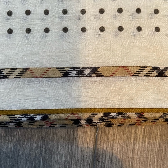 Burberry vintage clean 10/10 with a $400bundle. - Picture 4 of 9